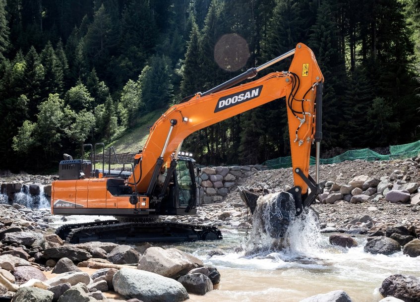 New Doosan 21 t Excavators in Three Different Configurations